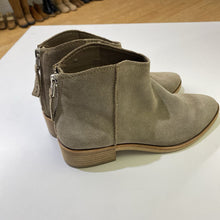 Load image into Gallery viewer, Dolce Vita suede booties 7.5
