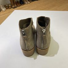 Load image into Gallery viewer, Dolce Vita suede booties 7.5
