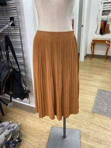 T Tahari pleated knit skirt S