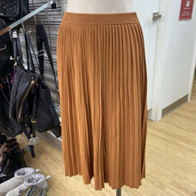 Load image into Gallery viewer, T Tahari pleated knit skirt S
