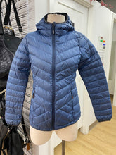 Load image into Gallery viewer, Lole down light jacket XS
