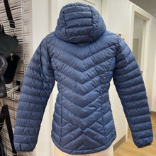 Load image into Gallery viewer, Lole down light jacket XS
