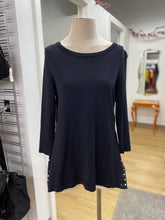 Load image into Gallery viewer, Gabby Isabella fooler hem top XS
