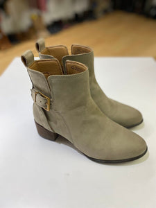 Vionic waterproof leather ankle boots 6