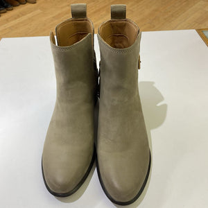 Vionic waterproof leather ankle boots 6