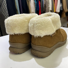 Load image into Gallery viewer, Minnetonka pull on suede boots NWOT 8
