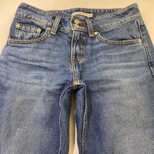 Load image into Gallery viewer, Levis Superlow jeans 24
