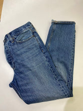Load image into Gallery viewer, Denim Forum The Ex Boyfriend jeans 28
