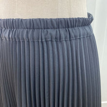 Load image into Gallery viewer, Max Mara pleated skirt 10
