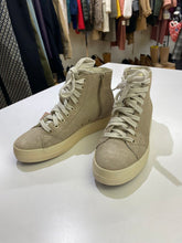 Load image into Gallery viewer, Geox hightop sneakers 38
