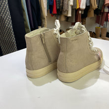 Load image into Gallery viewer, Geox hightop sneakers 38
