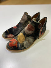 Load image into Gallery viewer, Ateliers velvet shooties 36
