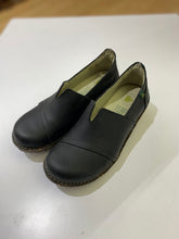 Load image into Gallery viewer, EL Natura Lista slip on shoes 36
