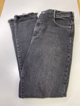 Load image into Gallery viewer, Pilcro jeans 32
