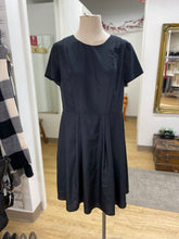 Load image into Gallery viewer, Brooks Brothers pleated flowy dress 12
