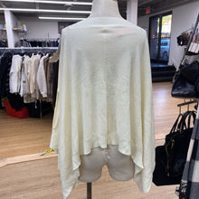 Load image into Gallery viewer, Lululemon forward flow cape
