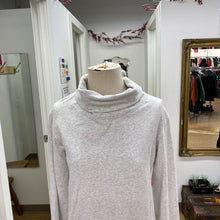 Load image into Gallery viewer, Lululemon two tone sweater 6
