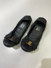 Load image into Gallery viewer, Salvatore Ferragamo ballet flats 39

