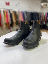 Load image into Gallery viewer, Blundstone boots *As Is-small scuffs 9
