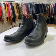 Load image into Gallery viewer, Blundstone boots *As Is-small scuffs 9
