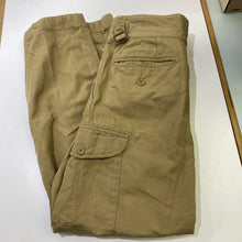 Load image into Gallery viewer, Banana Republic pleated cargo pants 8
