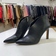 Load image into Gallery viewer, Vince Camuto leather booties 8.5
