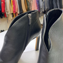 Load image into Gallery viewer, Vince Camuto leather booties 8.5
