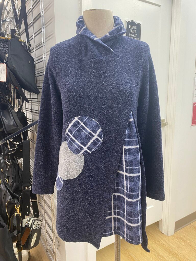 Trisha Tyler fuzzy knit tunic NWT M