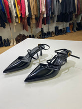 Load image into Gallery viewer, Massimo Dutti strappy kitten heels 41
