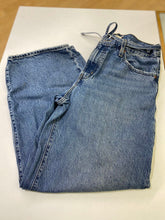 Load image into Gallery viewer, Levis XL Balloon jeans 29
