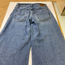Load image into Gallery viewer, Levis XL Balloon jeans 29
