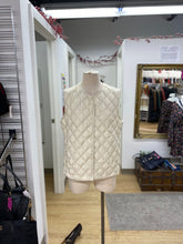 Load image into Gallery viewer, Uniqlo thin puffy vest L
