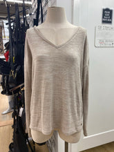 Load image into Gallery viewer, Roots knit top M
