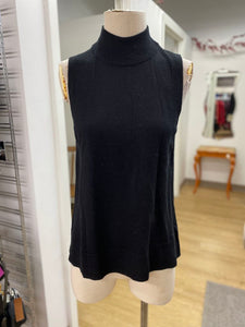 Tahari merino wool sleeveless sweater L