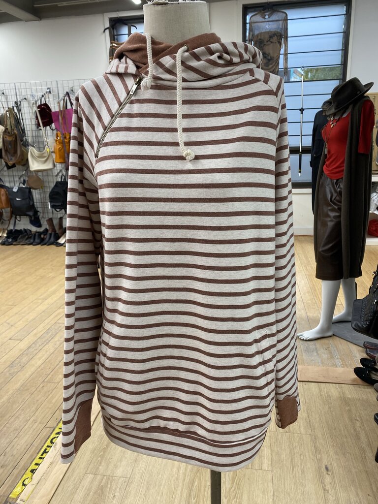 Ampersand Avenue striped popover L
