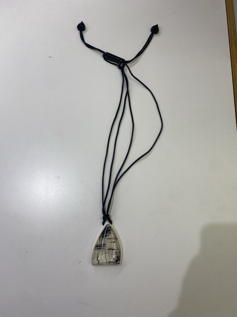 Zsiska resin pendant necklace