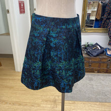 Load image into Gallery viewer, Banana Republic (outlet) mini skirt 0p
