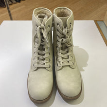 Load image into Gallery viewer, Bull Boxer fur lined boots 7
