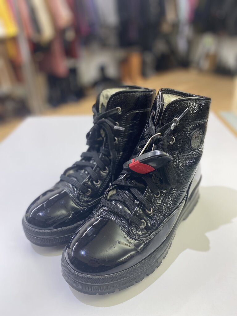 Olang patent boots 38