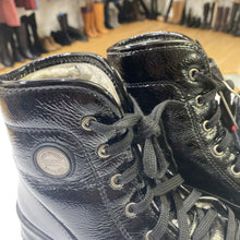 Load image into Gallery viewer, Olang patent boots 38
