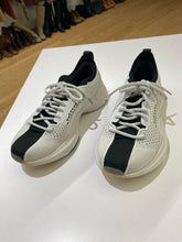 Load image into Gallery viewer, Lululemon Cloudstream Running Shoes NWT 7.5
