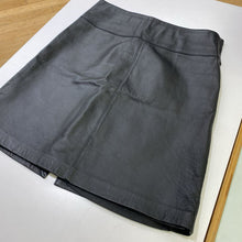 Load image into Gallery viewer, Le Chateau vintage leather skirt 5/6
