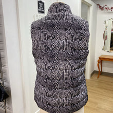 Load image into Gallery viewer, Michael Kors quilted vest M
