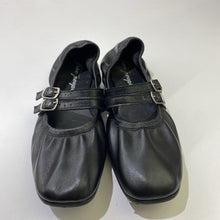 Load image into Gallery viewer, Free People leather flats 9
