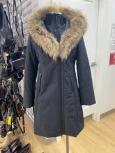 Load image into Gallery viewer, Polar Northside fur/leather trim parka 6

