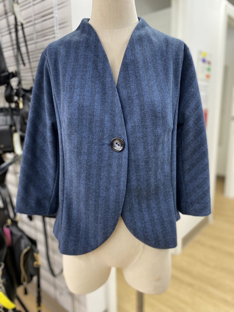 Dominica Maazur button cardi S