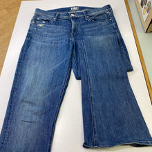 Load image into Gallery viewer, Mother The Runaway jeans 31
