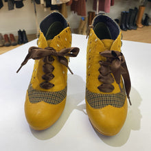 Load image into Gallery viewer, Poetic Licence laceup shoes 37
