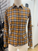 Load image into Gallery viewer, FJALLRAVEN plaid shirt XXS
