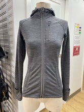 Load image into Gallery viewer, Icebreaker zip up sporty sweater XS
